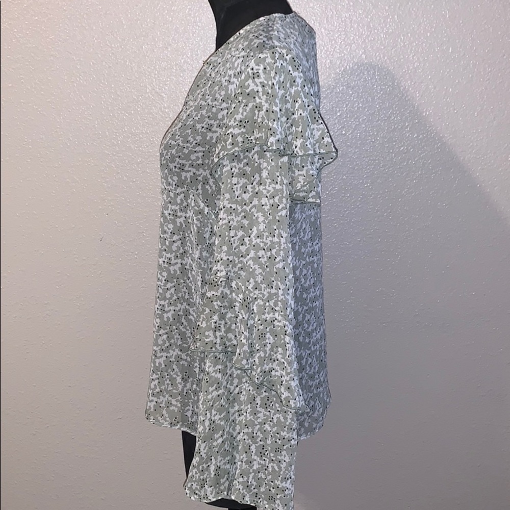 H&M Ruffle Sleeve Lightweight Blouse - Picture 2 of 4